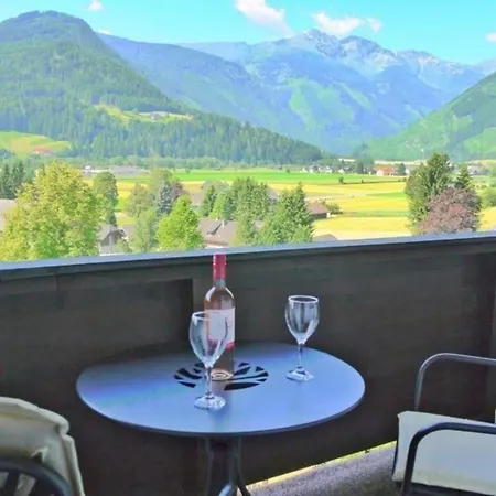 Wohl Eingerichtete Mit Eigenem Balkon Apartment *