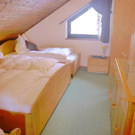 Wohl Eingerichtete Mit Eigenem Balkon Apartment *
