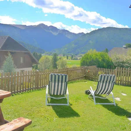 Wohl Eingerichtete Mit Eigenem Balkon